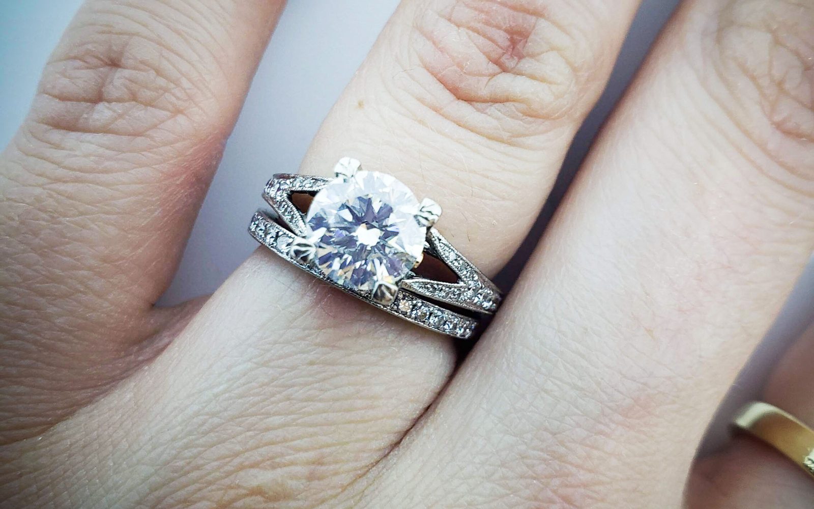Exquisite diamond ring