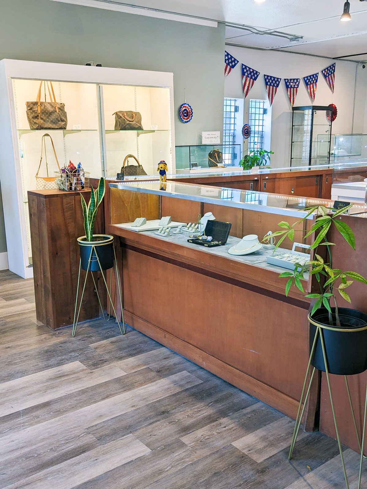 The storefront at 618 Santa Rosa Ave