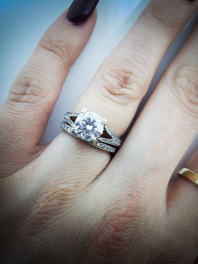 Exquisite diamond ring